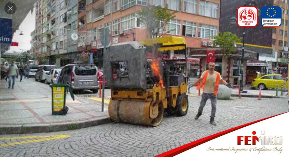 İş Makinesi Alev Aldı Yardım Etmeyen Sürücülere Tepki Gösterdi